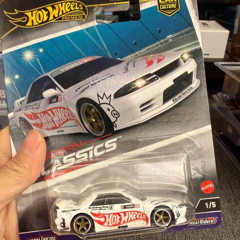 Hot Wheels Premium Diecast Car - Car Accessories Company recension och pris